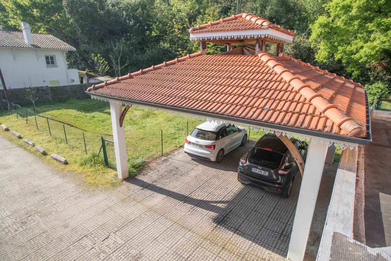 90 M2 Avec Parking Terrasse Balcons, Proche Du Port Et Plages