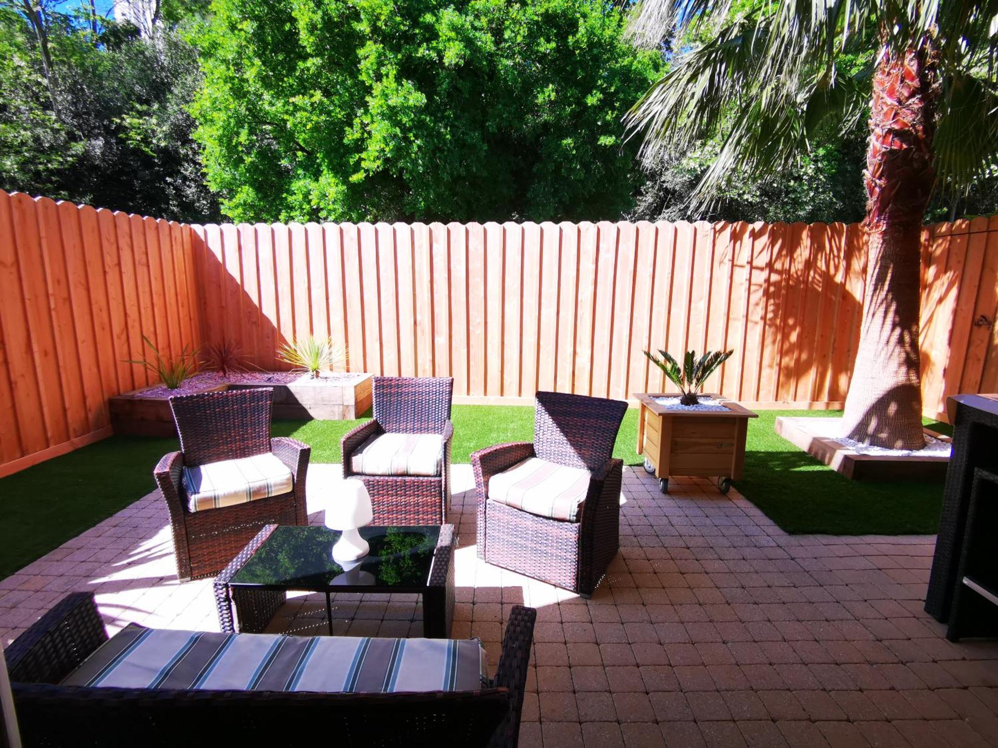 Apartment 90 M2 Avec Parking Terrasse Balcons, Proche Du Port Et Plages