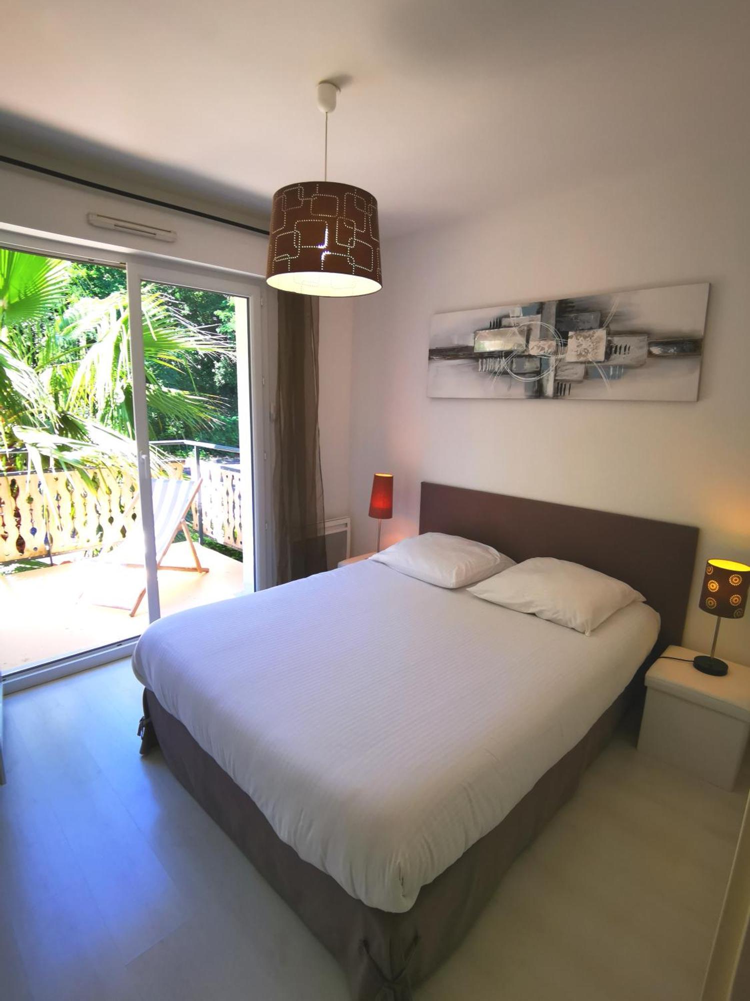 90 M2 Avec Parking Terrasse Balcons, Proche Du Port Et Plages Apartment *