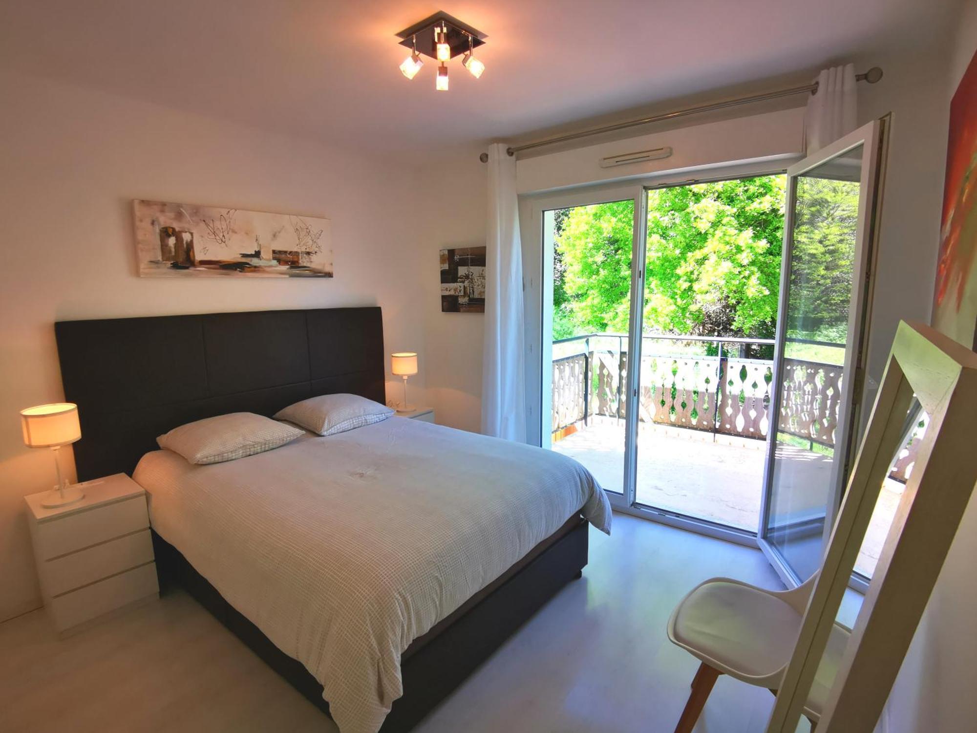 90 M2 Avec Parking Terrasse Balcons, Proche Du Port Et Plages Apartment