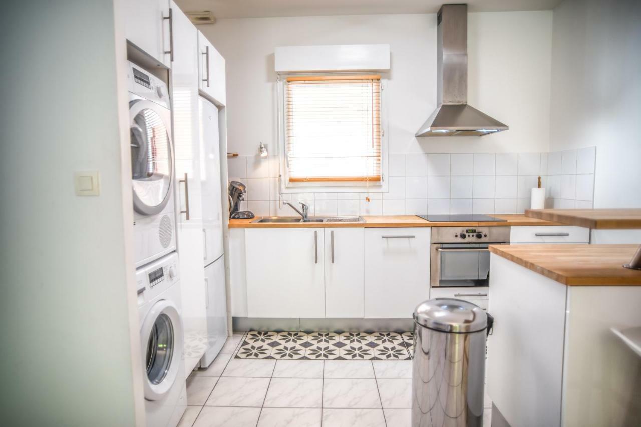 90 M2 Avec Parking Terrasse Balcons, Proche Du Port Et Plages Appartement *