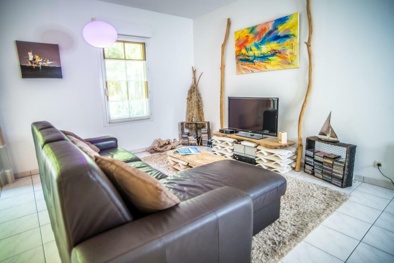 90 M2 Avec Parking Terrasse Balcons, Proche Du Port Et Plages *