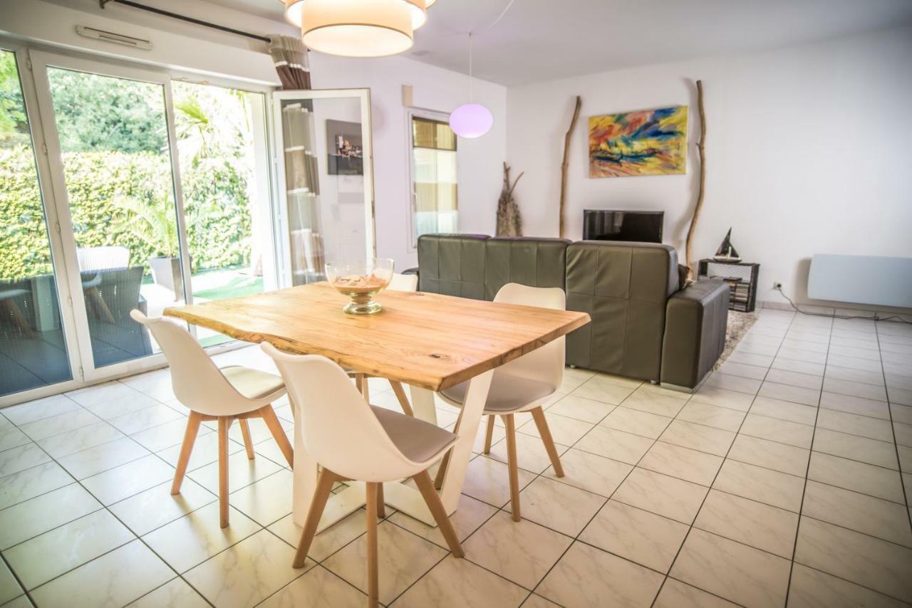 Apartment 90 M2 Avec Parking Terrasse Balcons, Proche Du Port Et Plages *