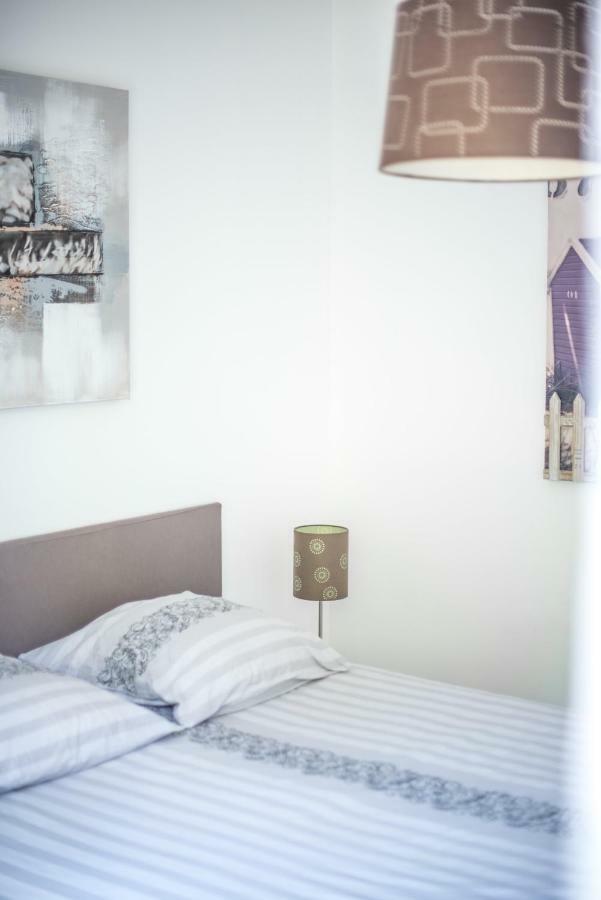 Appartement 90 M2 Avec Parking Terrasse Balcons, Proche Du Port Et Plages