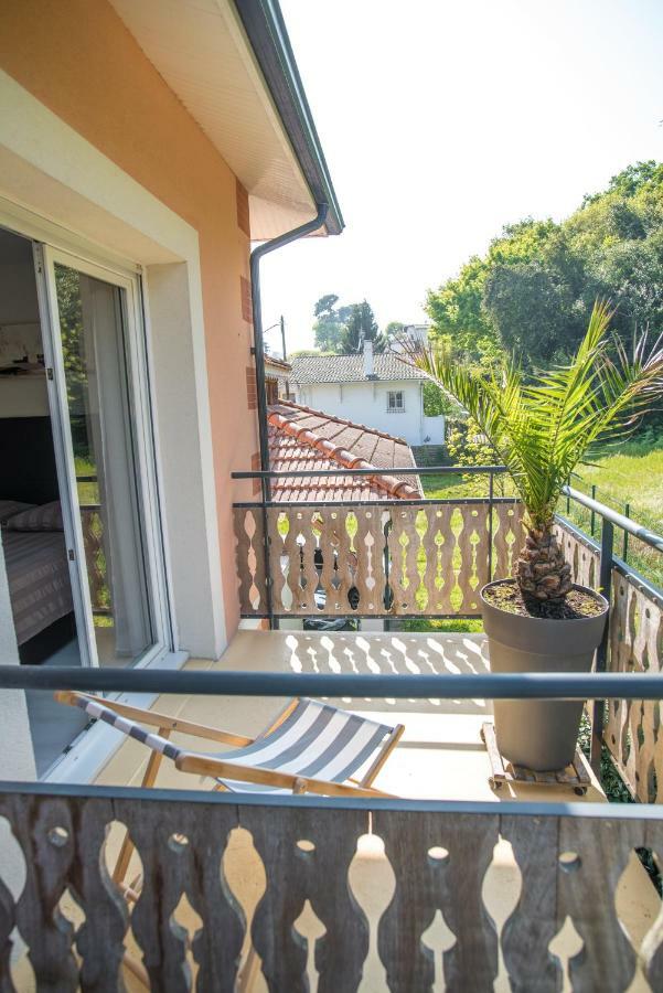 90 M2 Avec Parking Terrasse Balcons, Proche Du Port Et Plages *