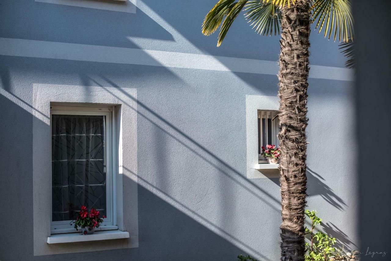 Apartment 90 M2 Avec Parking Terrasse Balcons, Proche Du Port Et Plages *