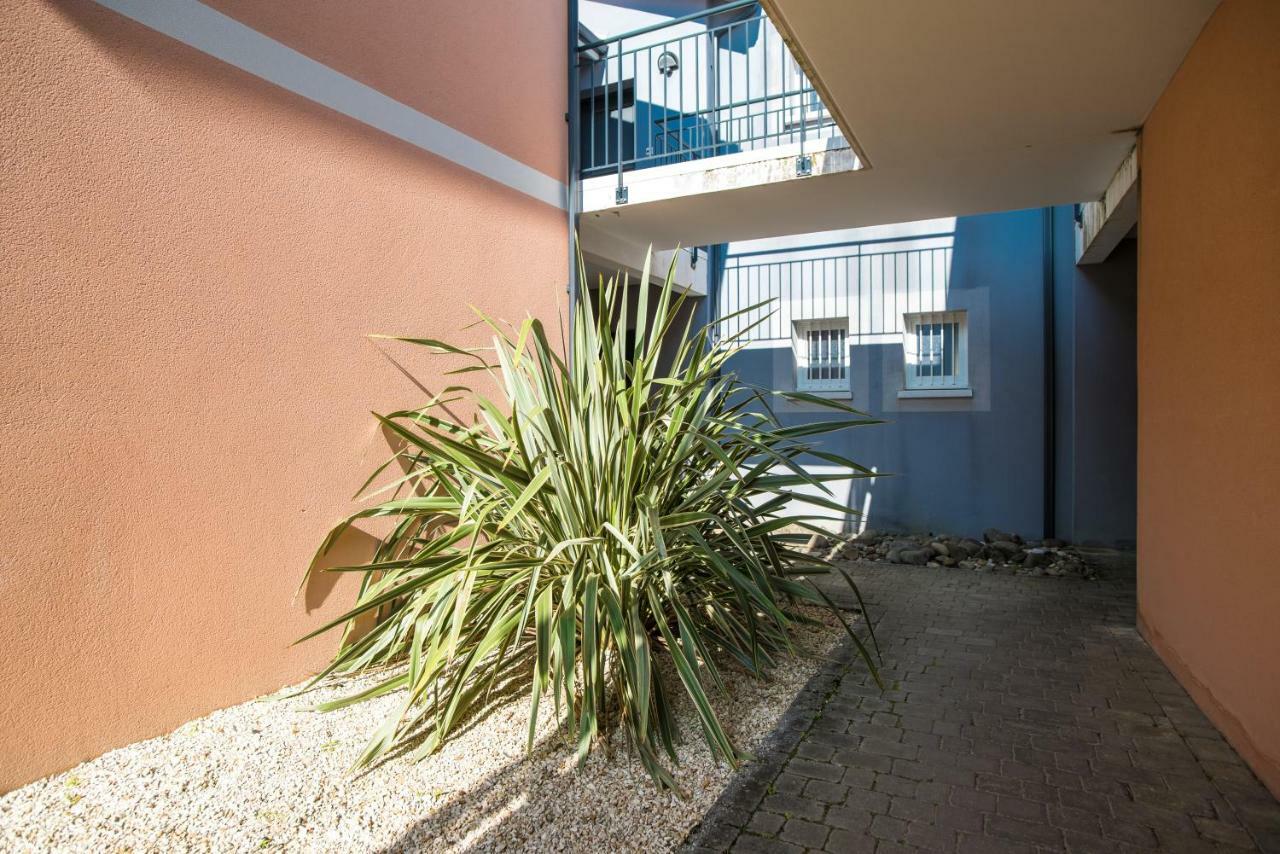 Apartment 90 M2 Avec Parking Terrasse Balcons, Proche Du Port Et Plages *